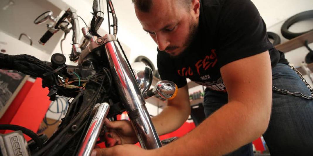 Tamirci bulamadı, kendi motorunu onararak başladı! Mecburiyetten mesleğe: Şimdi yeni kariyer yolunda… 1